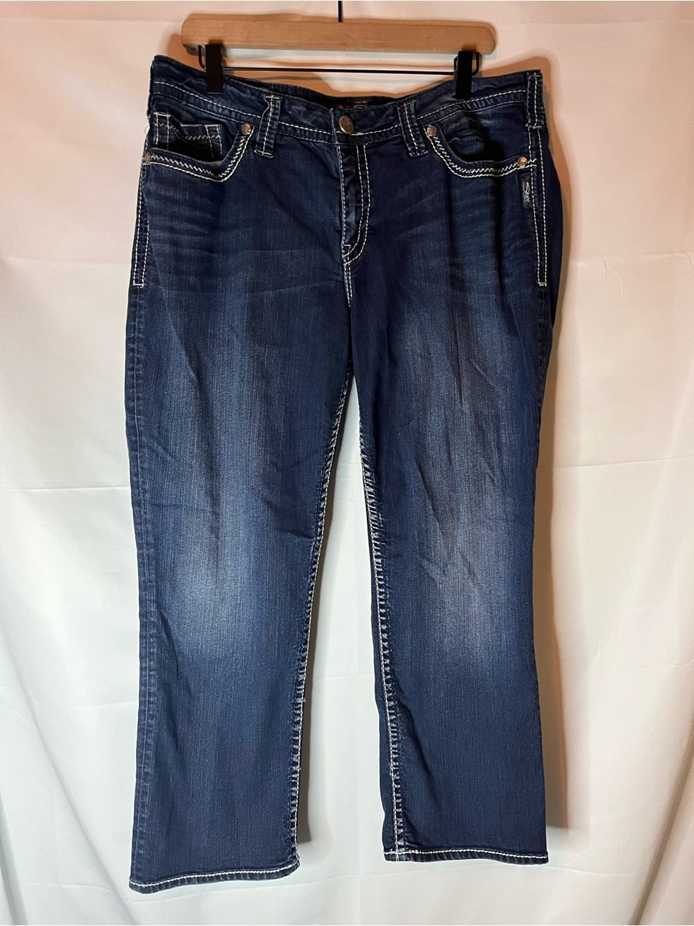 Silver Jeans Indigo Straight-Leg Denim Capris with Contrast Stitching
